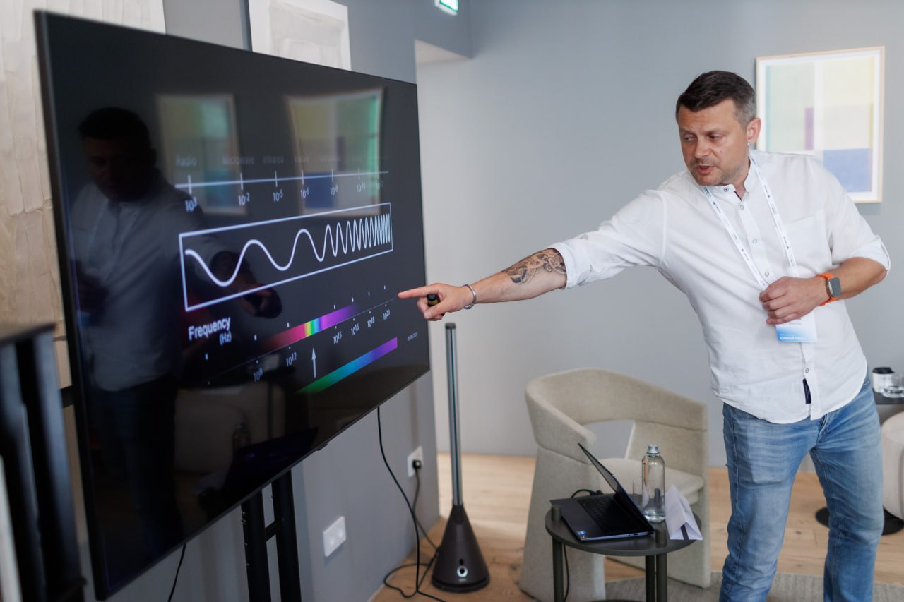 В начале июня Smart Group, ГИНТ-М и CORE.XP провели совместный бизнес-завтрак, посвященный цифровизации офисов. Встреча состоялась на уникальной площадке в историческом здании партнеров A-House